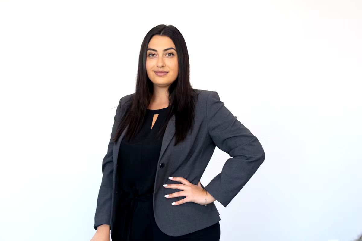 Isabella Martinez - Senior Associate